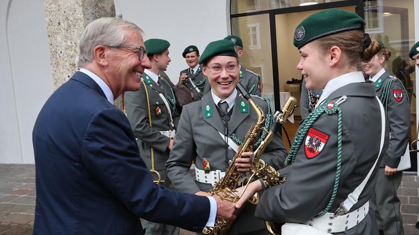 Militärmusik spielte als Dankeschön auf 