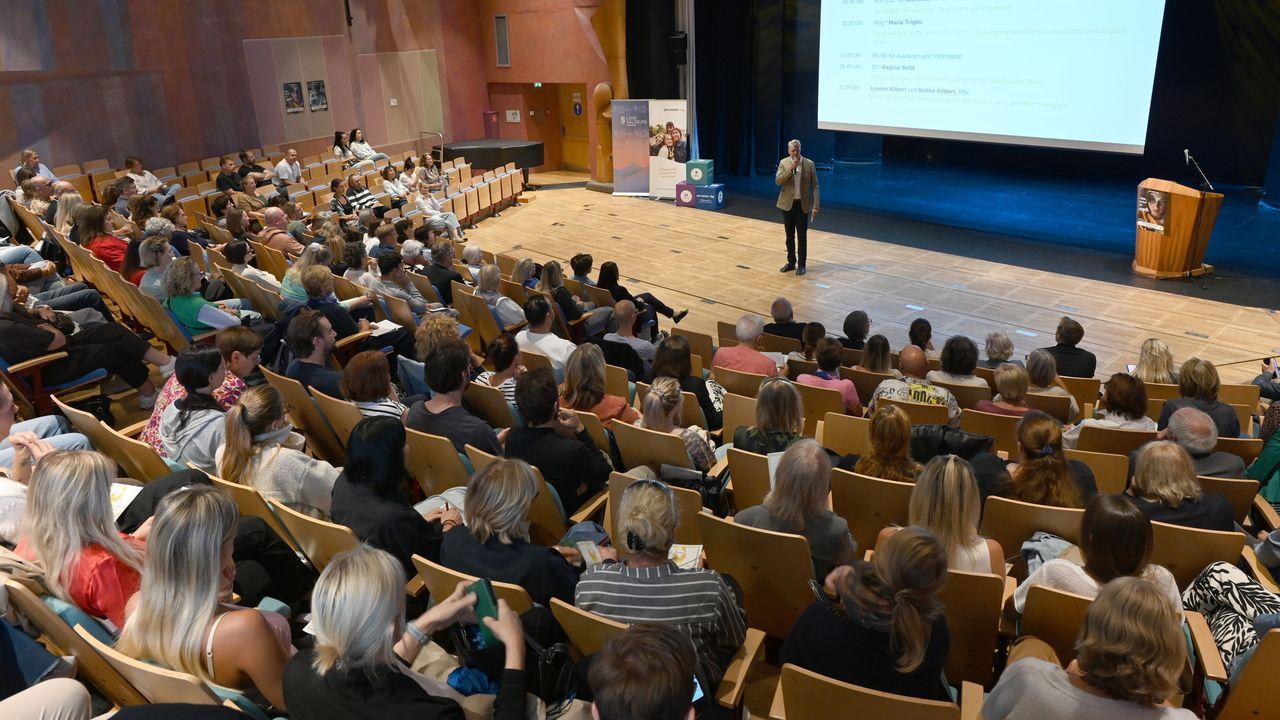 Suizidprävention: Großes Interesse an Infoveranstaltung Poster