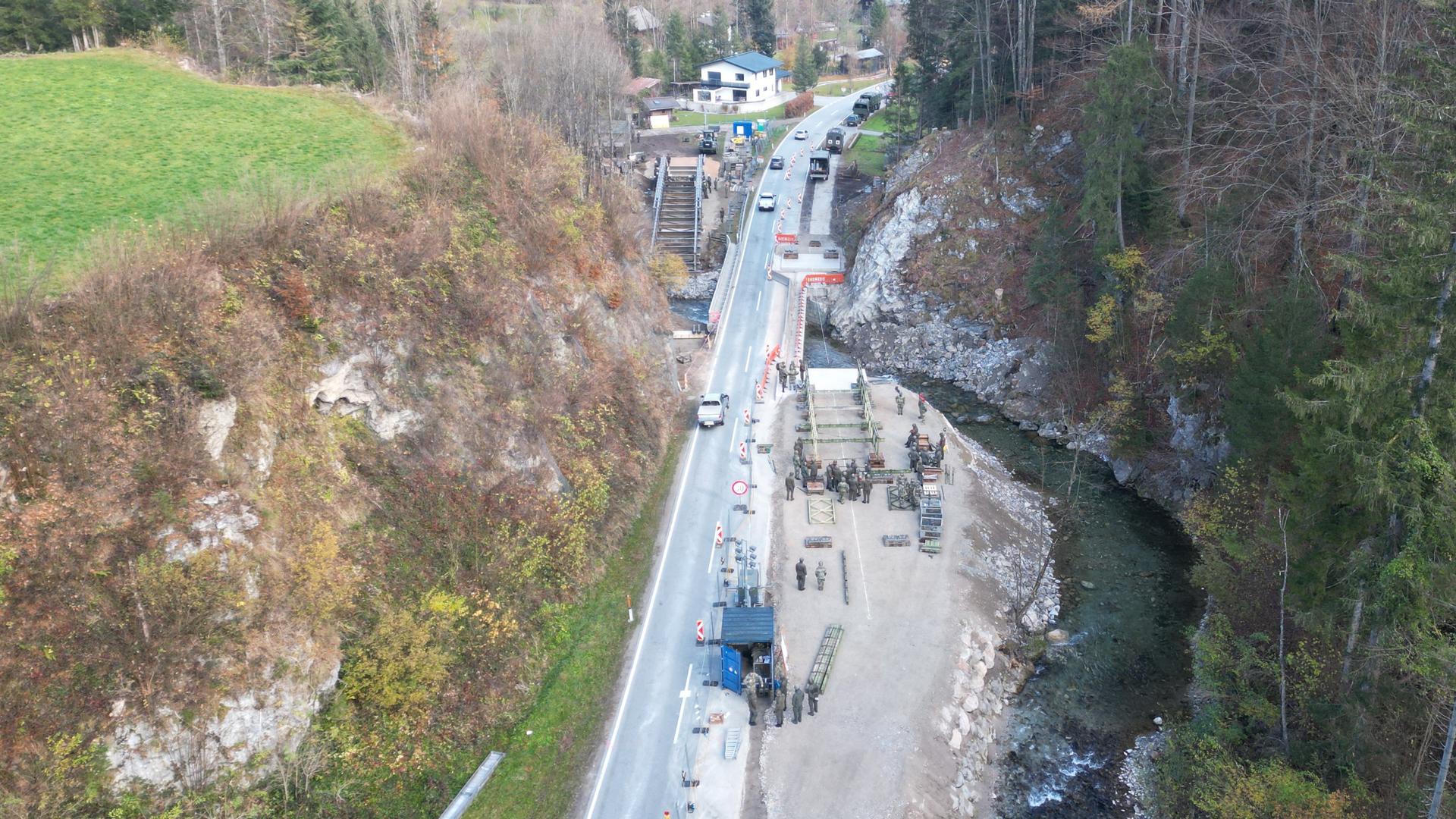 Bundesheer: Pionierbrücken im Lammertal Poster