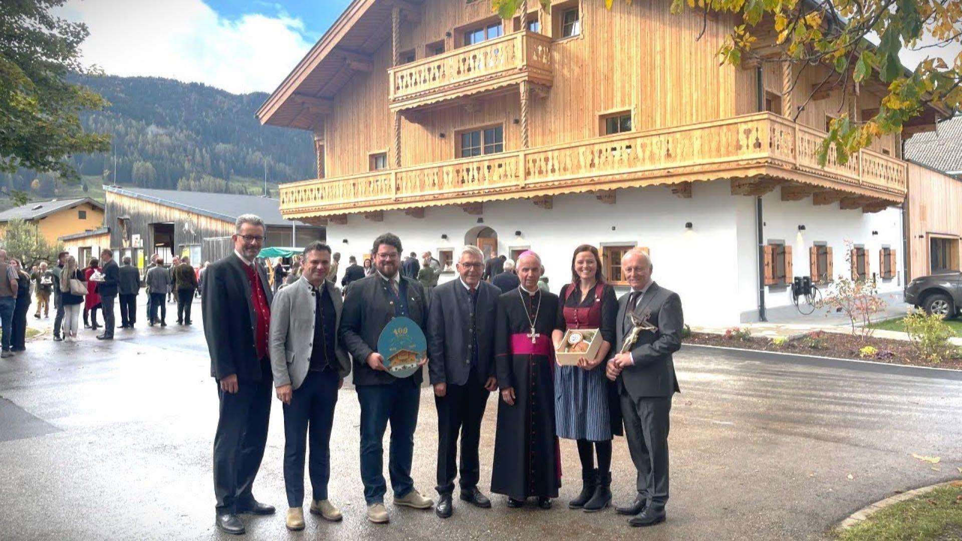 Zahlreiche Gäste feierten 100 Jahre LFS Bruck Poster