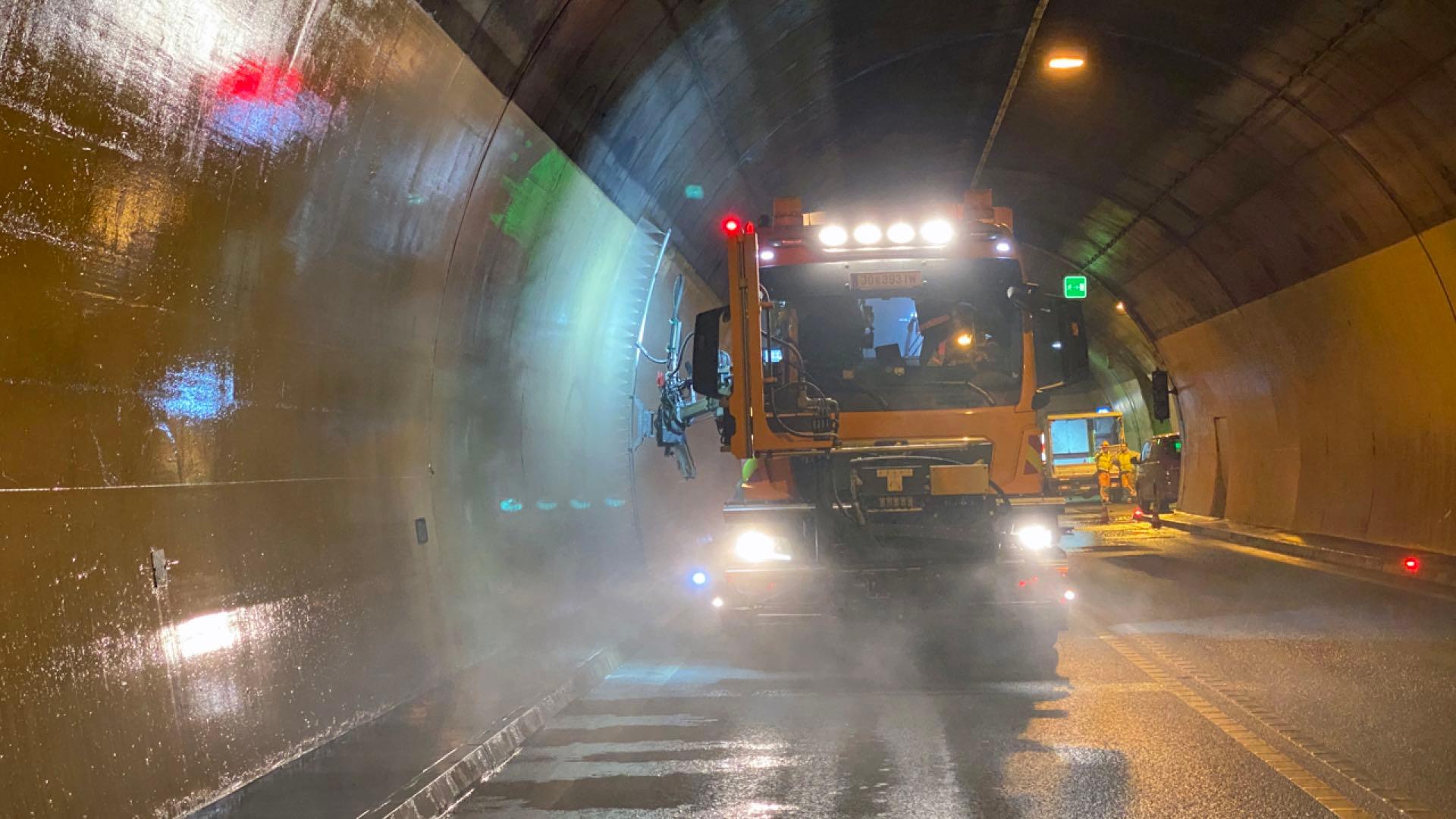 Tunnelreinigung XXL im Schönbergtunnel