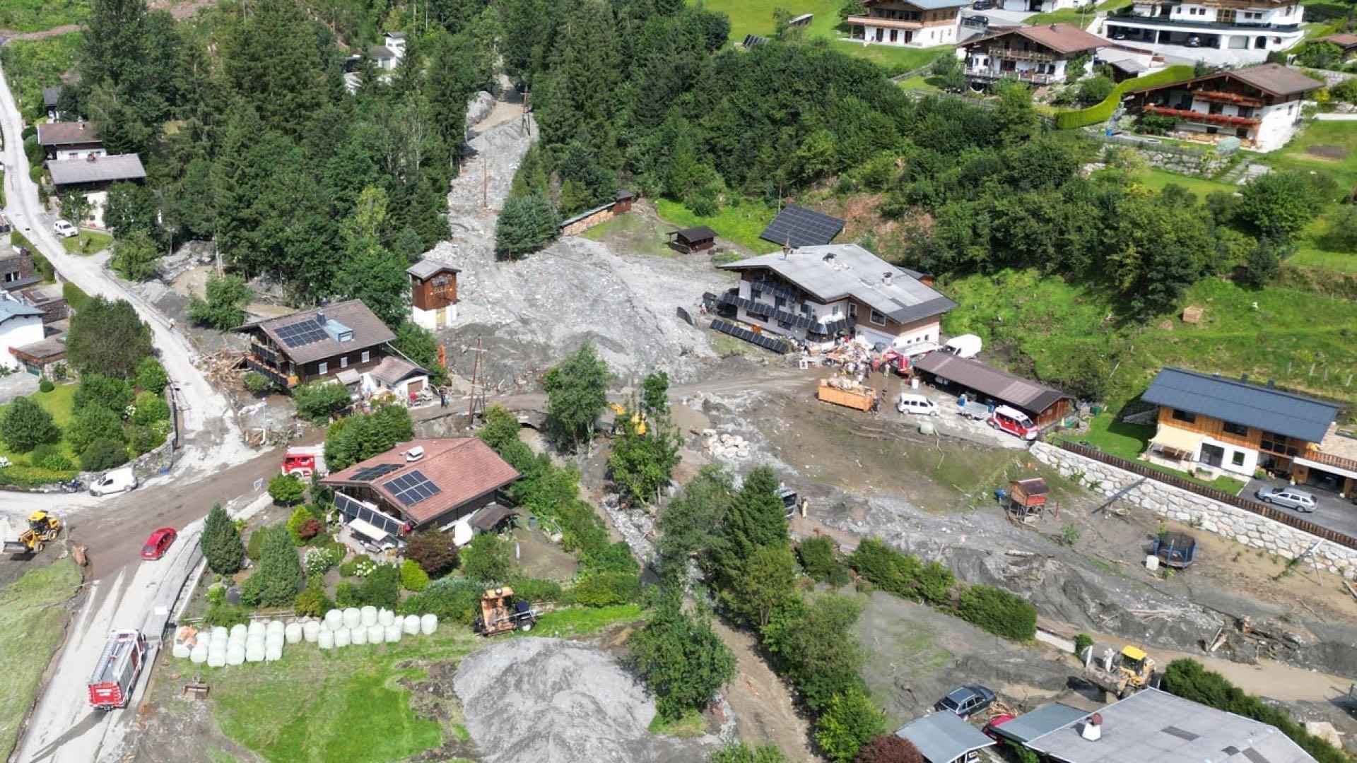 Aufräumen nach der Mure in Mittersill