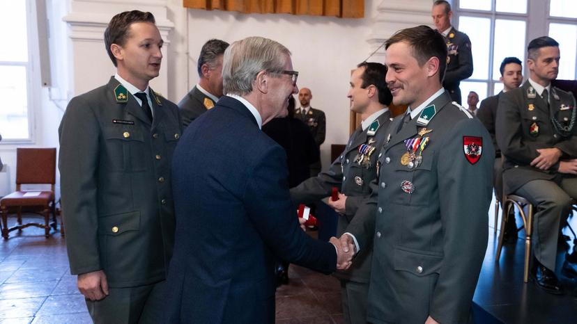 Auszeichnungen des Landes für verdiente Soldaten