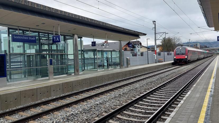 Neue Bahnhaltestelle "Seekirchen Stadt"