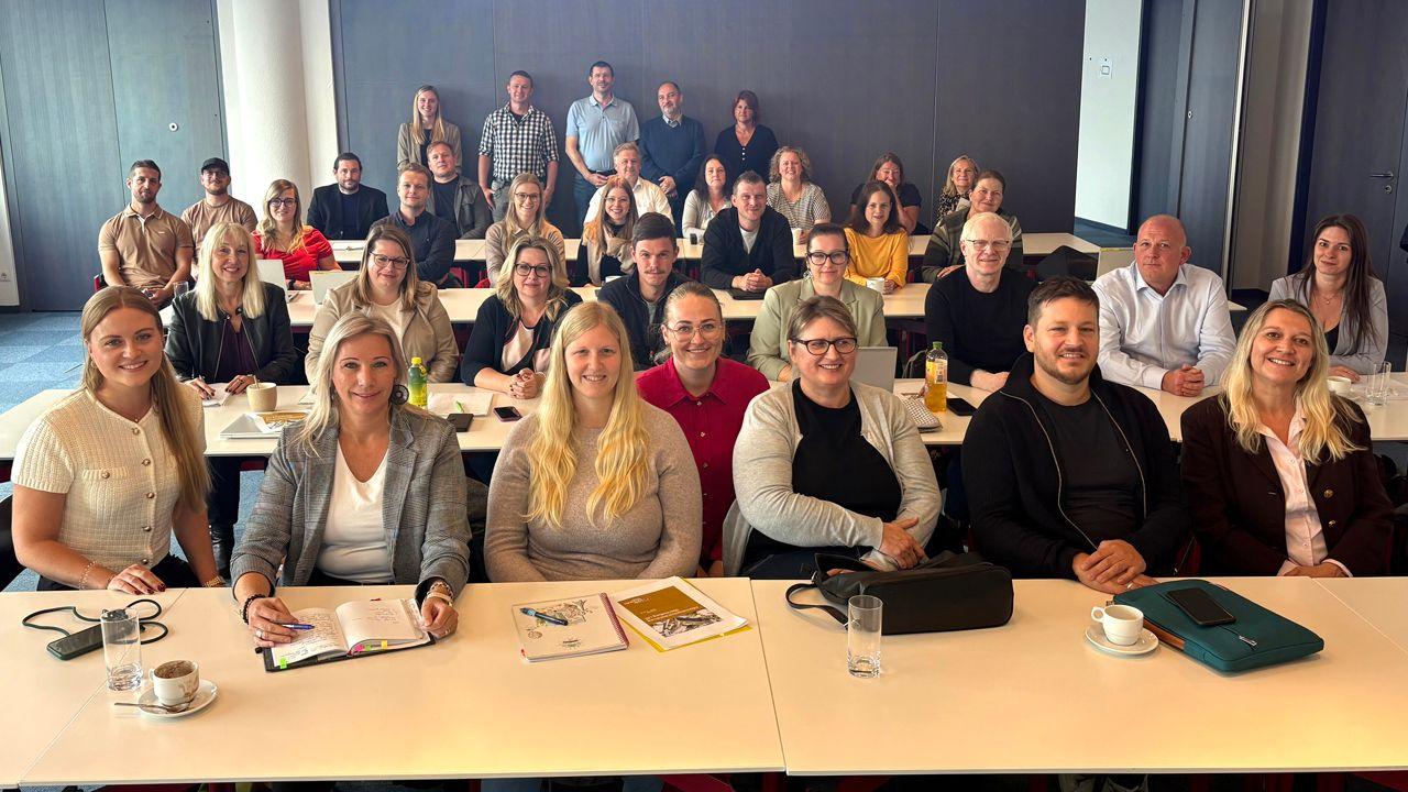 LDZ: Informationen zur Übersiedlung aus erster Hand Poster