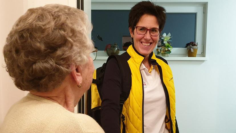 Hilfe, die nach Hause kommt