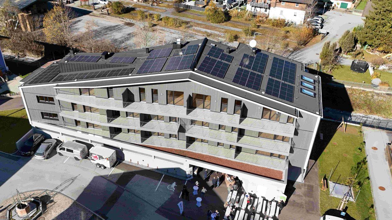 16 neue Wohnungen in Tenneck übergeben Poster