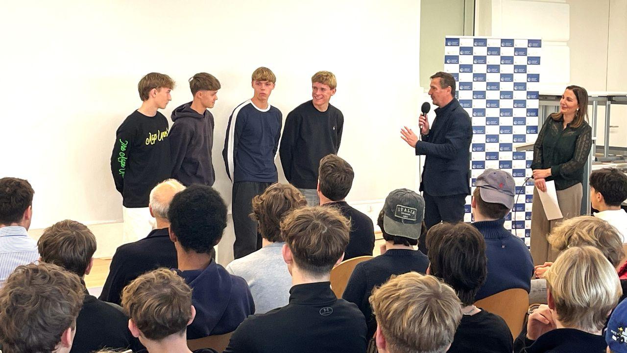 Salzburg begrüßt die U17-Fussball-Vizeweltmeister Poster