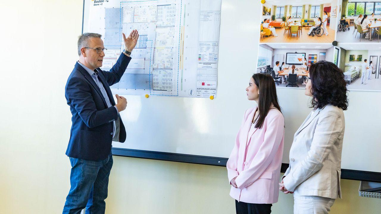 Pflegelehre: Berufsschul-Standort für Salzburg Poster