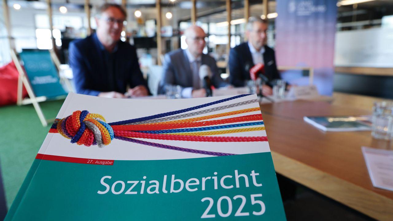 Der Sozialbericht 2025 für das Bundesland Salzburg liegt vor Poster