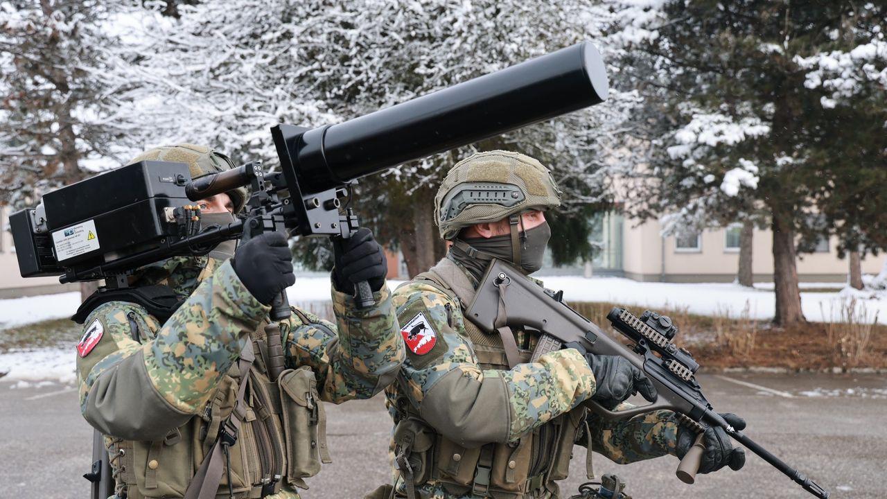 Salzburg wird Drohnenabwehrzentrum des Bundesheeres Poster