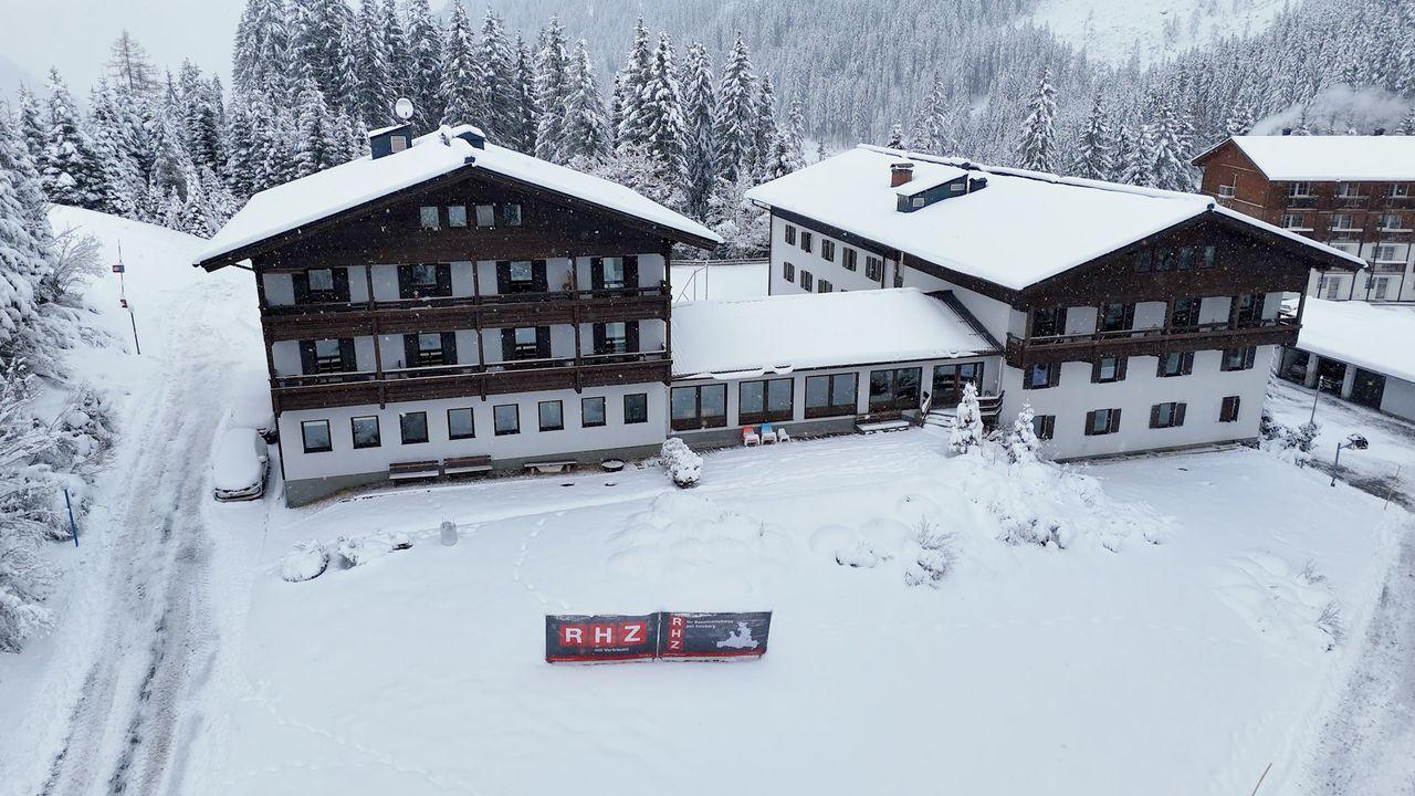 Start der großen Sanierung im Schulschiheim Zauchensee Poster
