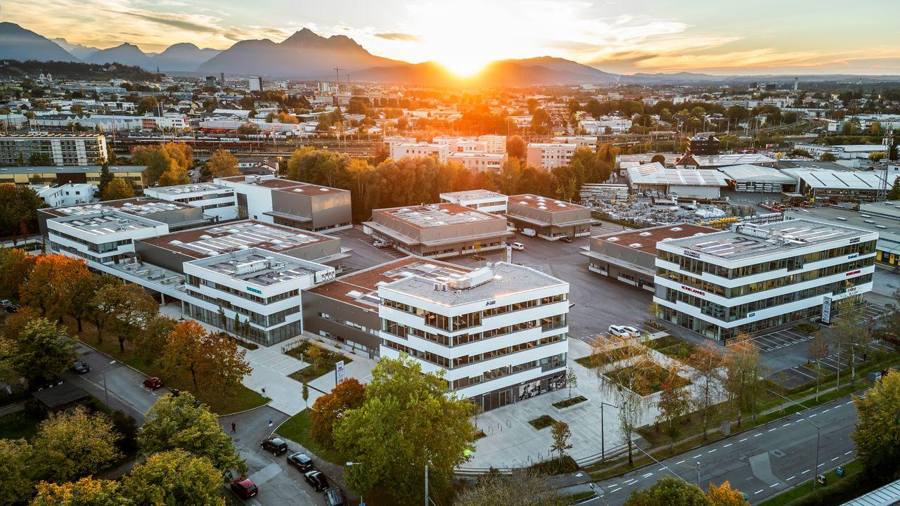 Konzern der Halbleiterindustrie eröffnet in Salzburg Poster